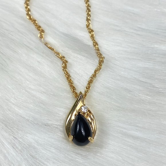 Taiwan Black Stone & White Stone Gold Tone Pendant Necklace - Picture 4 of 7
